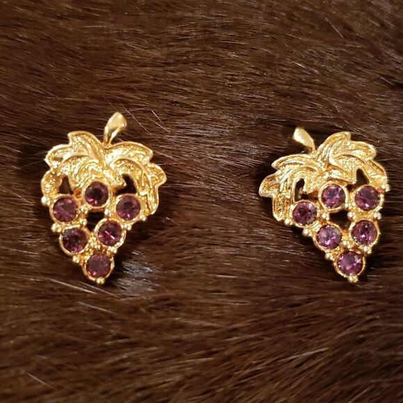 VNTG Grape Pierced Stud Earrings - Picture 1 of 3